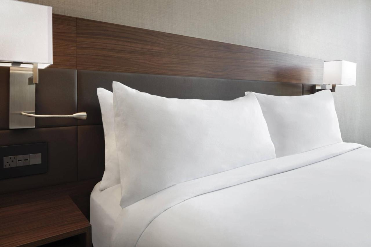Ac Hotel By Marriott Charlotte Ballantyne ภายนอก รูปภาพ